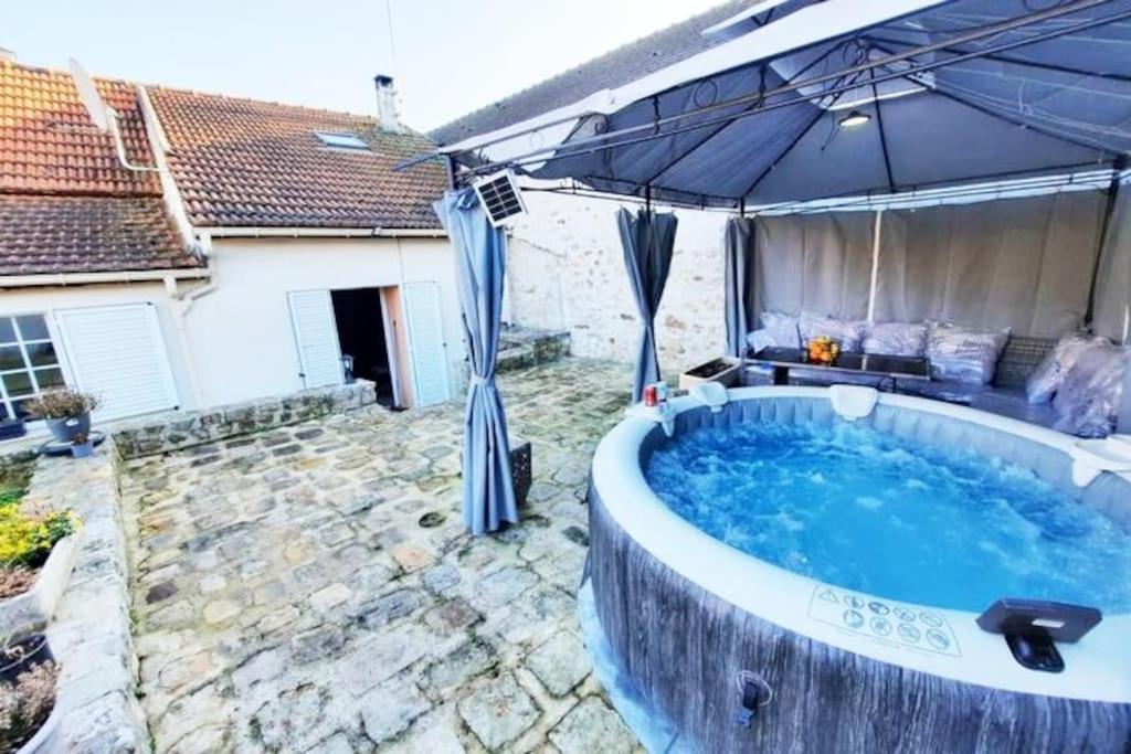Villa Confortable Avec Jacuzzi A Chevannes Chevannes  Exterior photo